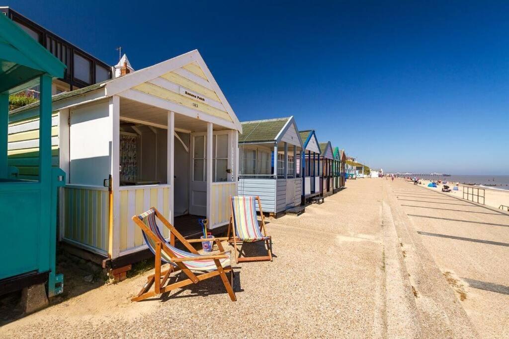 Covehithe House-Coastal Luxury- Sleeps 12-With Huge Swimspa! Wrentham Buitenkant foto
