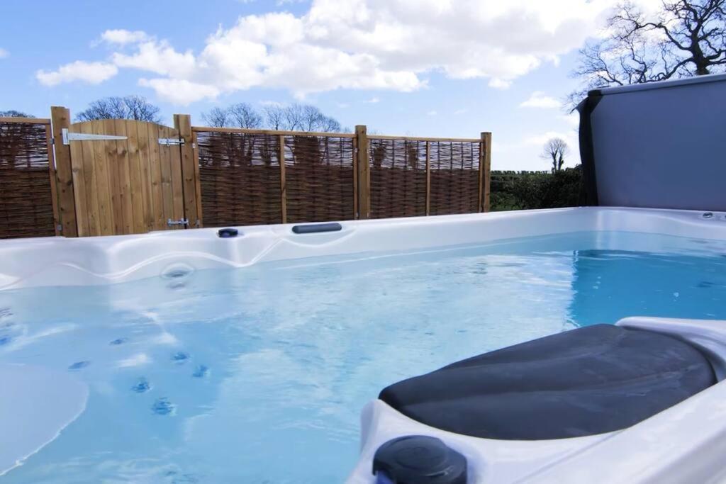 Covehithe House-Coastal Luxury- Sleeps 12-With Huge Swimspa! Wrentham Buitenkant foto